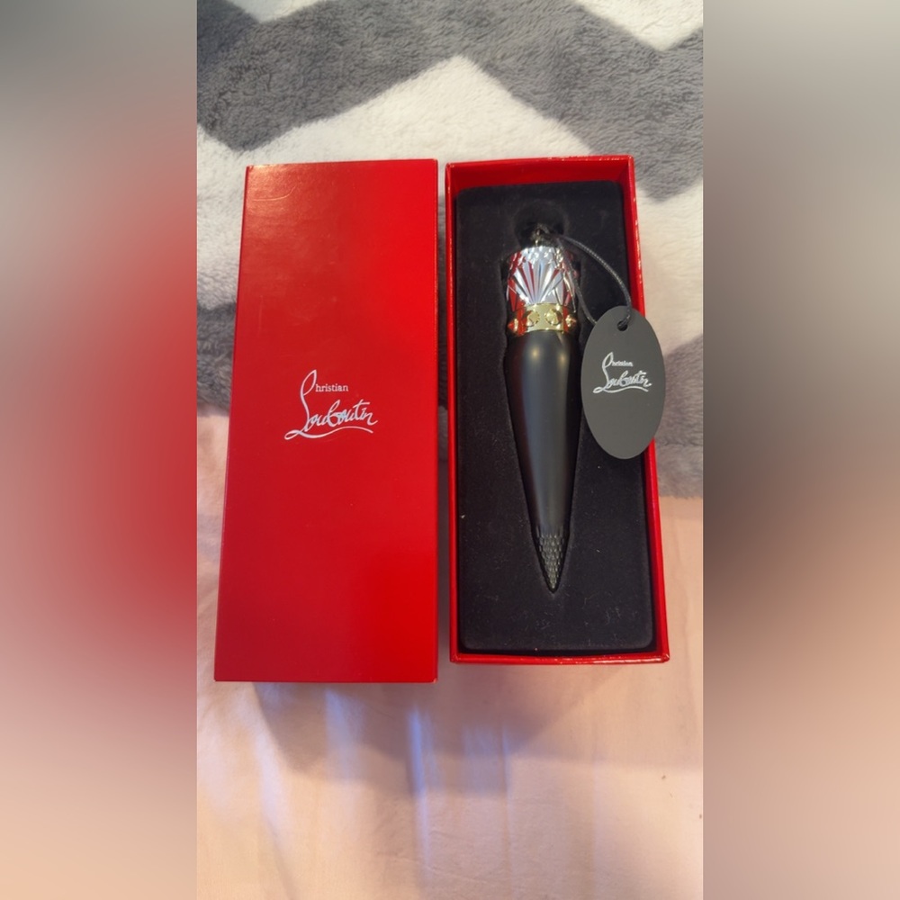 Christian Louboutin Velvet Matte Lipstick in Rouge Louboutin 001M